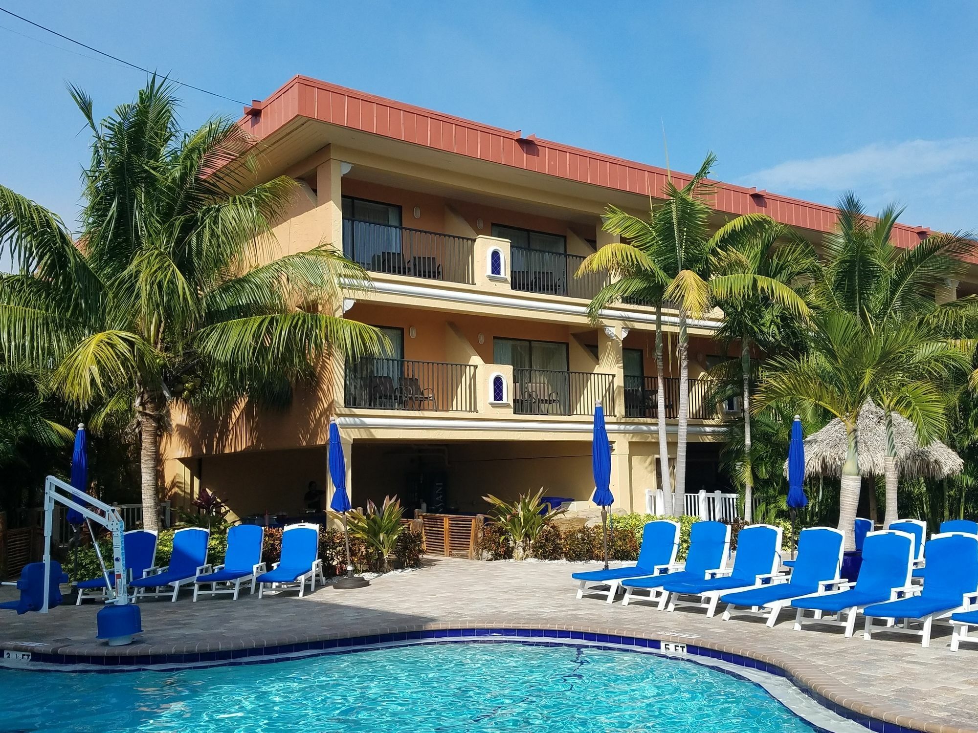 Coconut Cove All Suite Hotel Clearwater Exterior photo